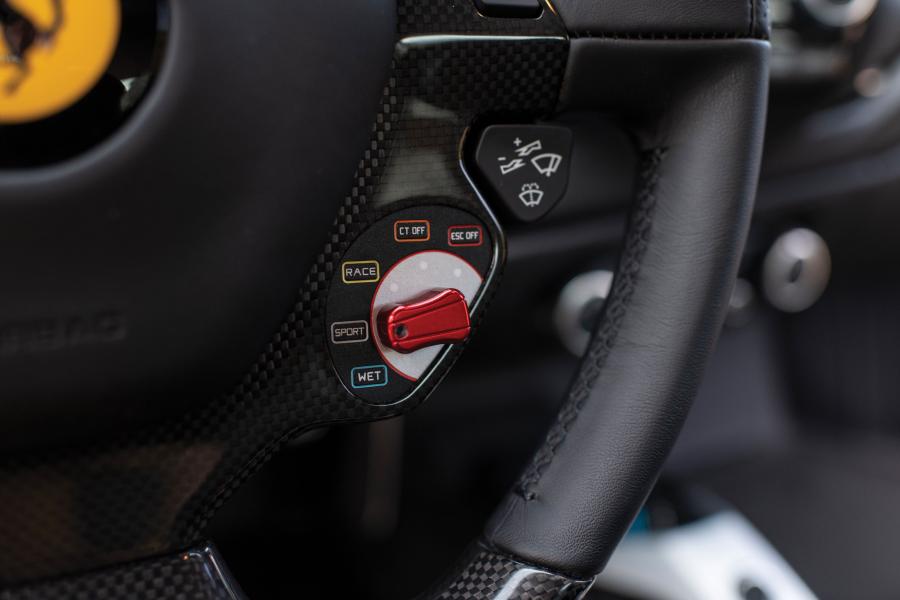 Детали интерьера Ferrari 488 GTB The Tour de France (232128) 2017 года  (фото 26 из 33)
